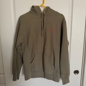 Supreme SS22 Small Box Olive Green Pullover Hoodie - Men's M